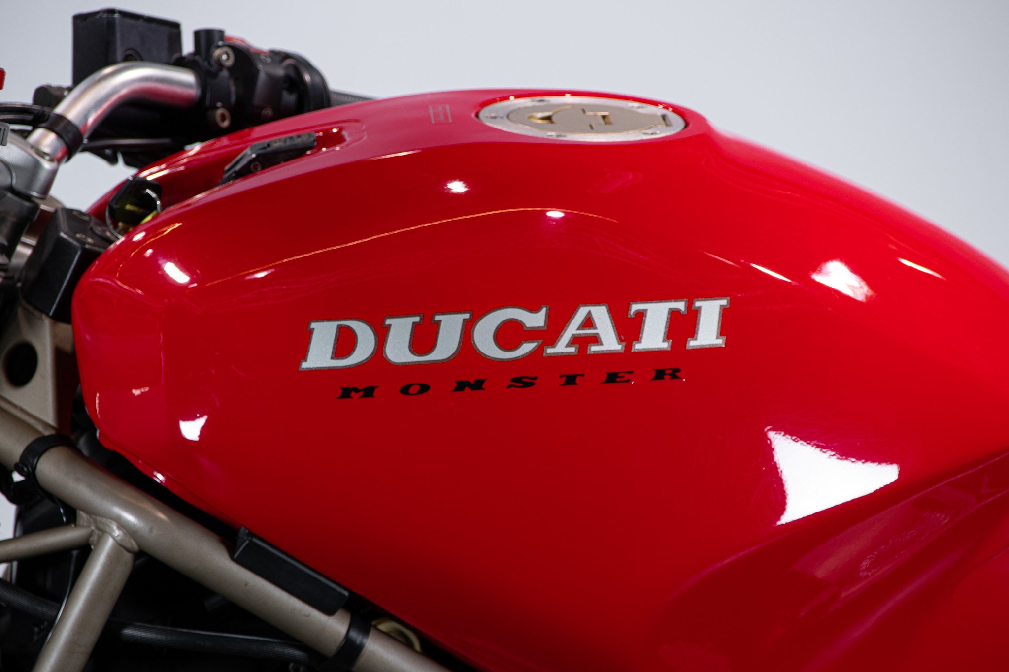 Ducati MONSTER 900 