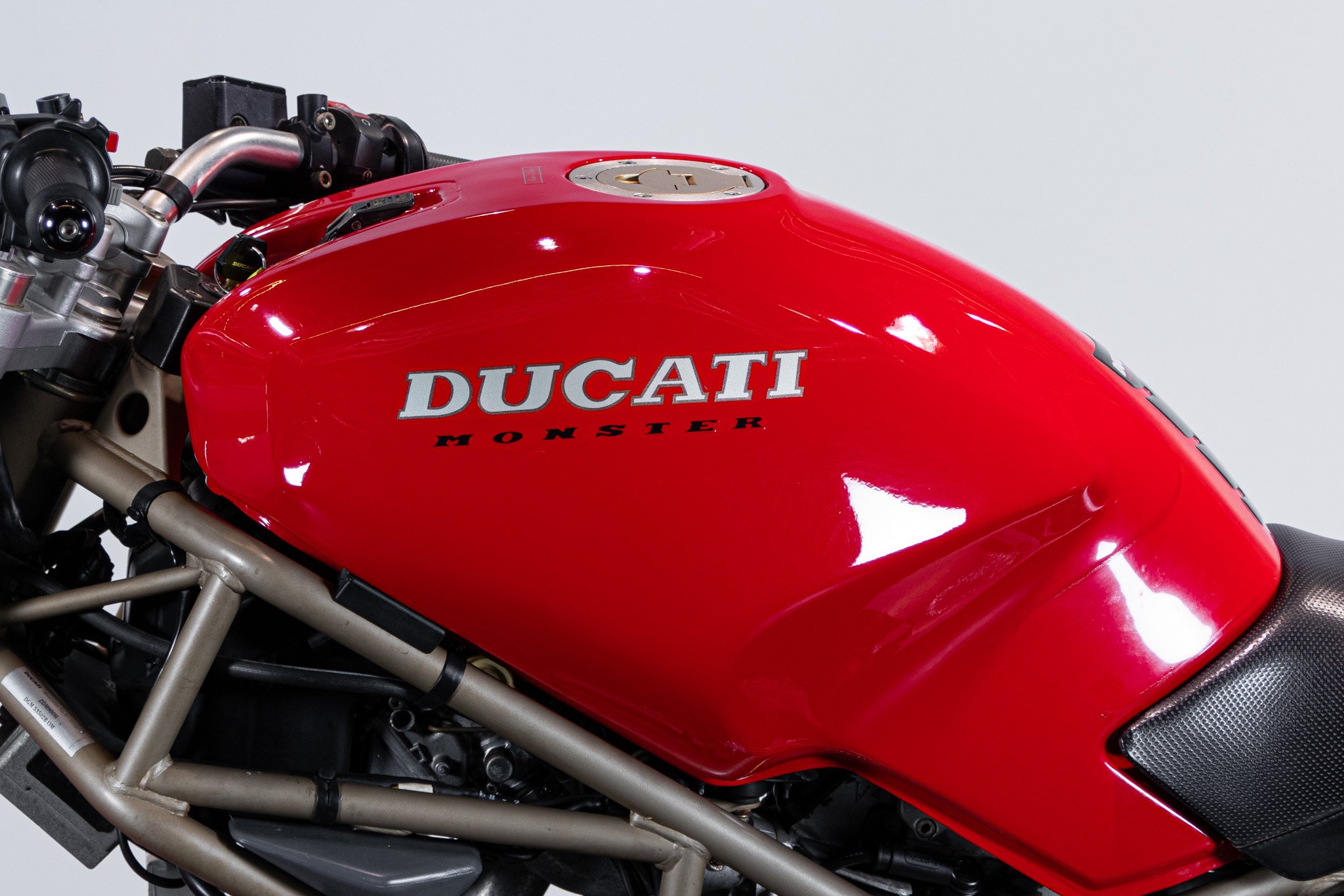 Ducati MONSTER 900 