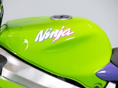 Kawasaki ZX-7R 