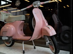 Piaggio VESPA 50 SPECIAL FRAGOLINA DB DESIGN 